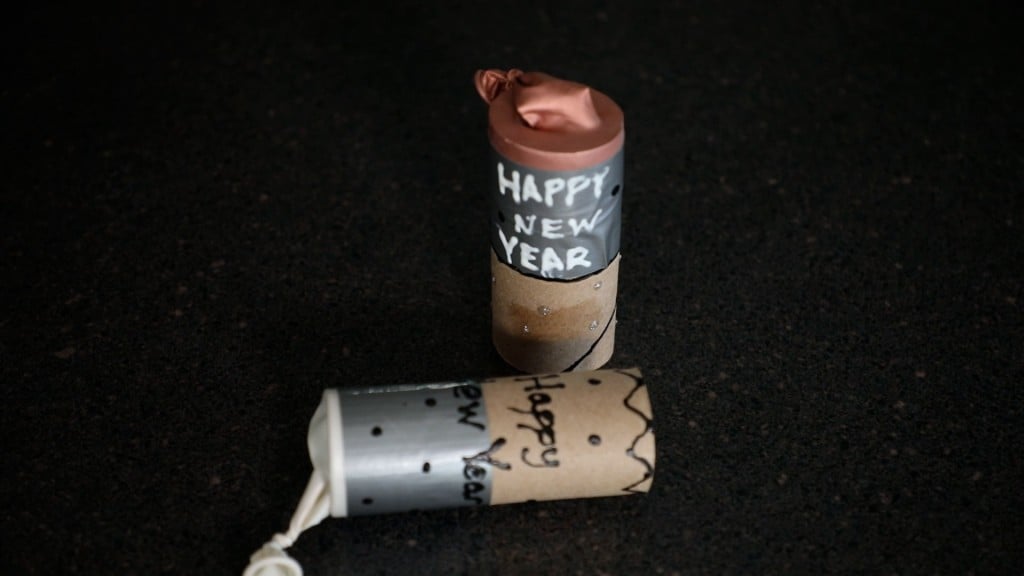 Mom To Mom Confetti Popper