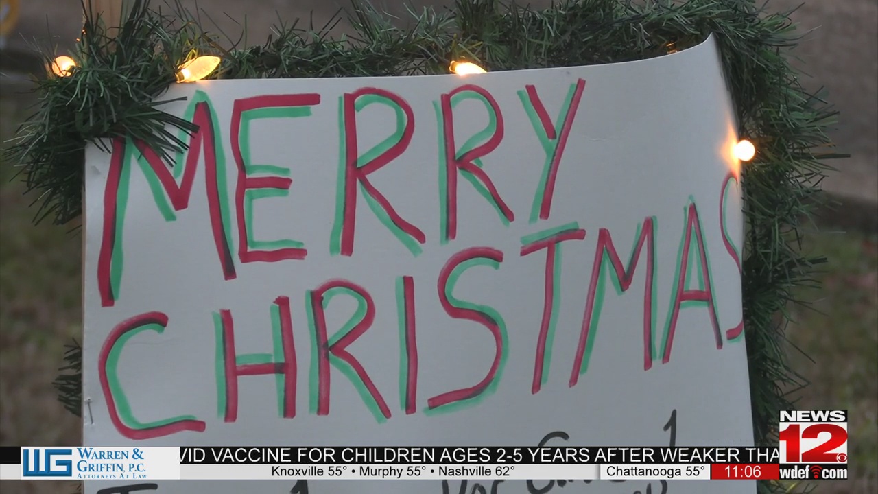 Share Your Christmas Chattanooga Tn 2022 East Ridge Couple Shows Christmas Spirit With Gift Giveaway - Wdef