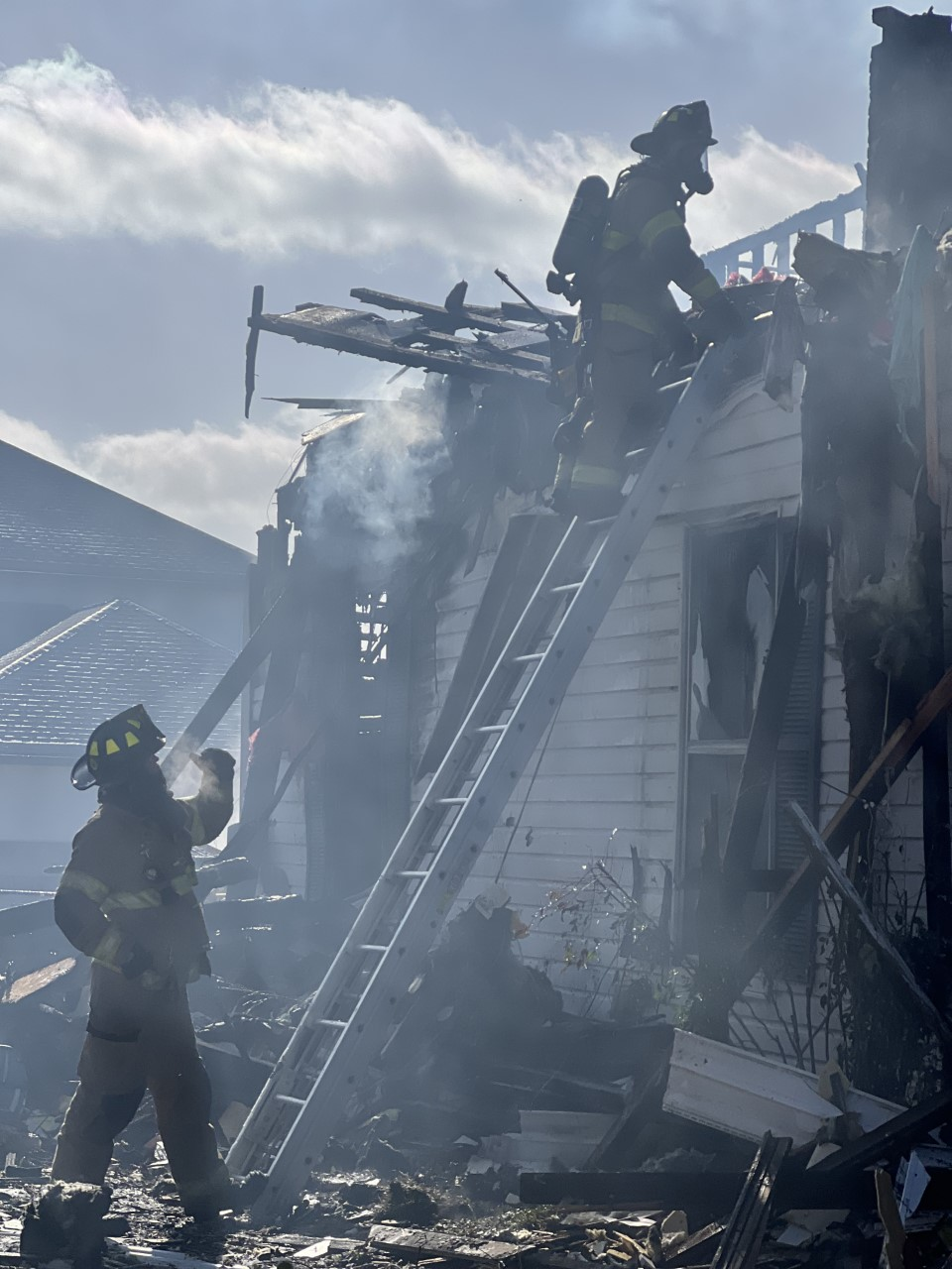 Woman dies after returning into burning home to save pet bird - WDEF