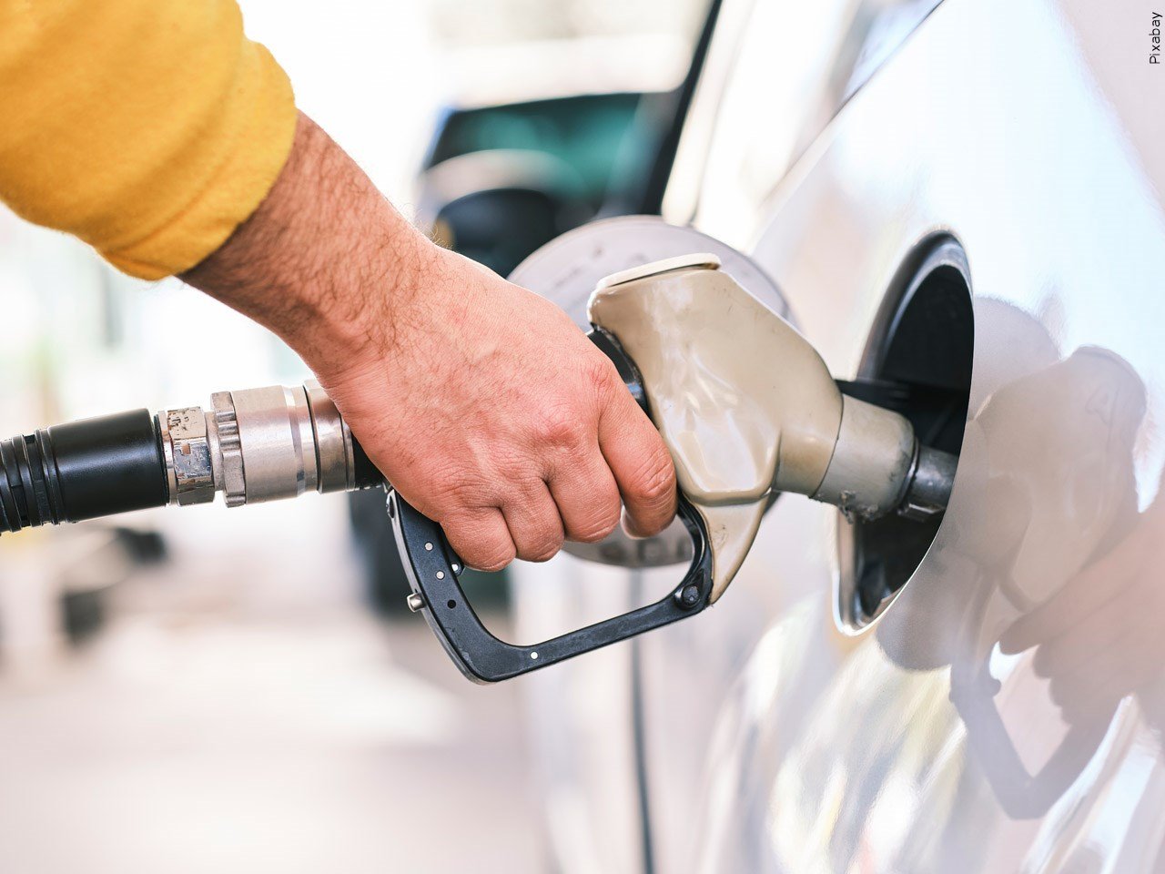 wdef.com - Robert Hanley - Gas Prices Fall Across Southeast