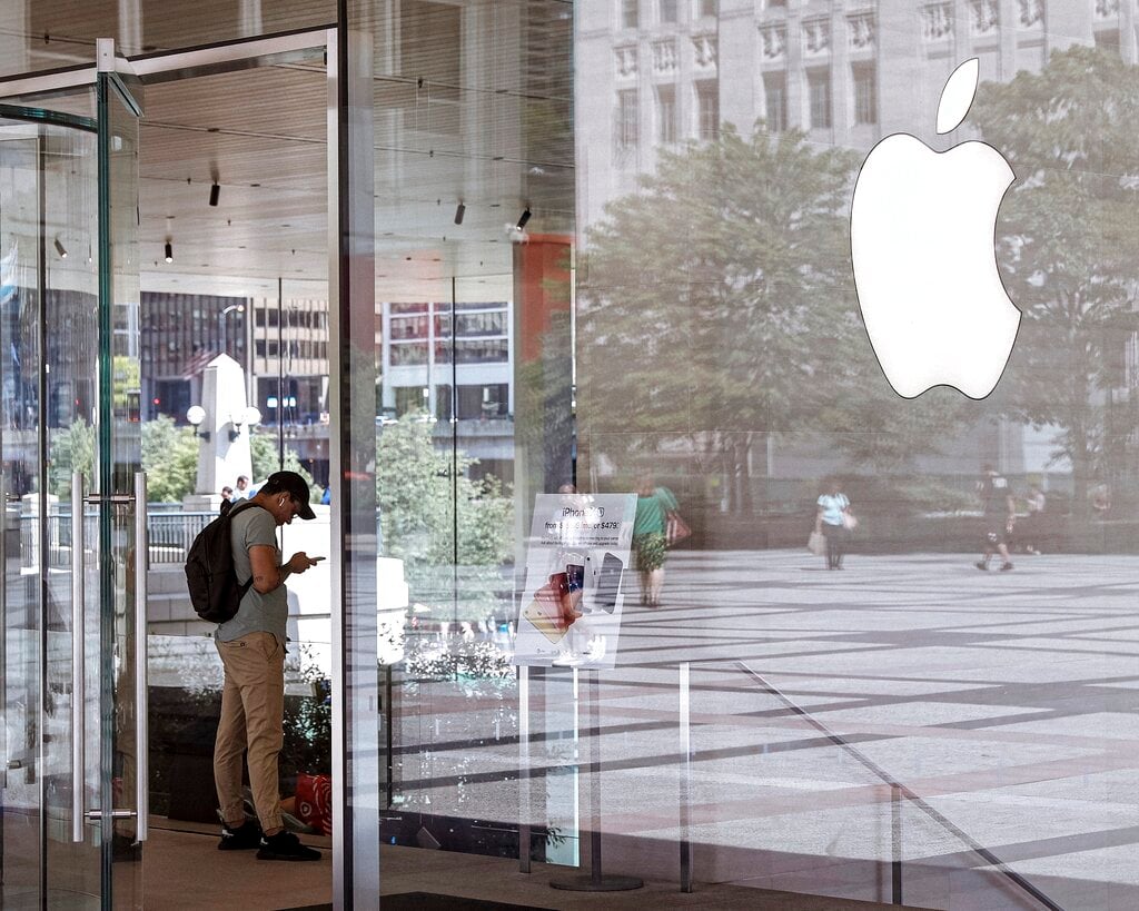 Earns Apple