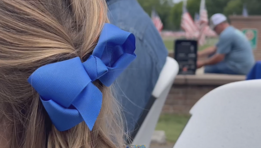 Blue-bowed Trion Memorial attendee