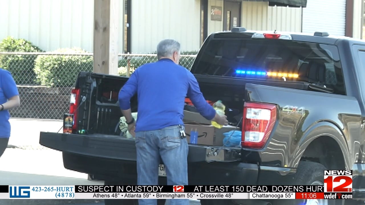 East Ridge Police fill cruiser for local food pantry - WDEF