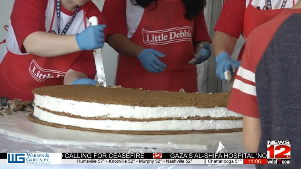 World's Largest Oatmeal Cream Pie At Hamilton County Fair