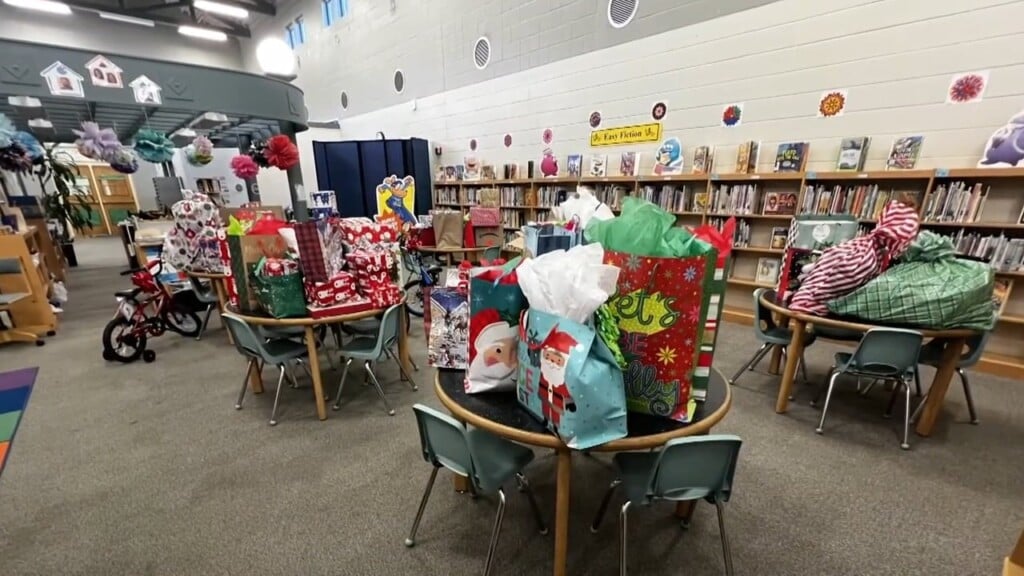 What's Right With Our Schools Students At East Lake Elementary Celebrated Christmas Early