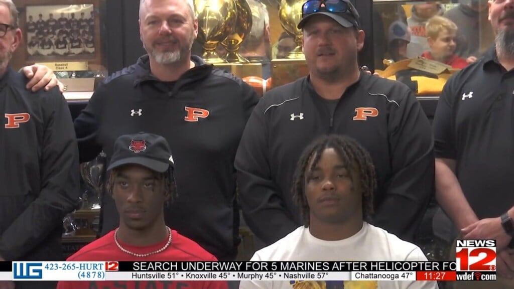 Aj Wallace And Jamarion Farrior Sign At South Pittsburg