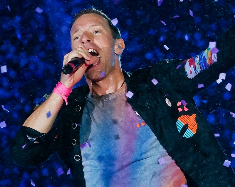 Chris Martin Gives Arthritic 64 Year Old Coldplay Fan A Ride To His Show