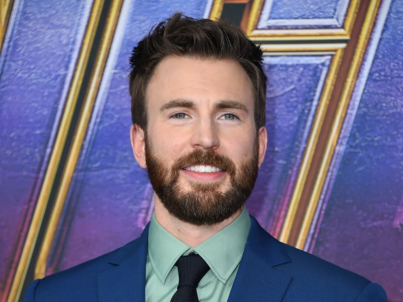 Chris Evans Clarifies That He Didn’t Really Sign An Israeli Bomb