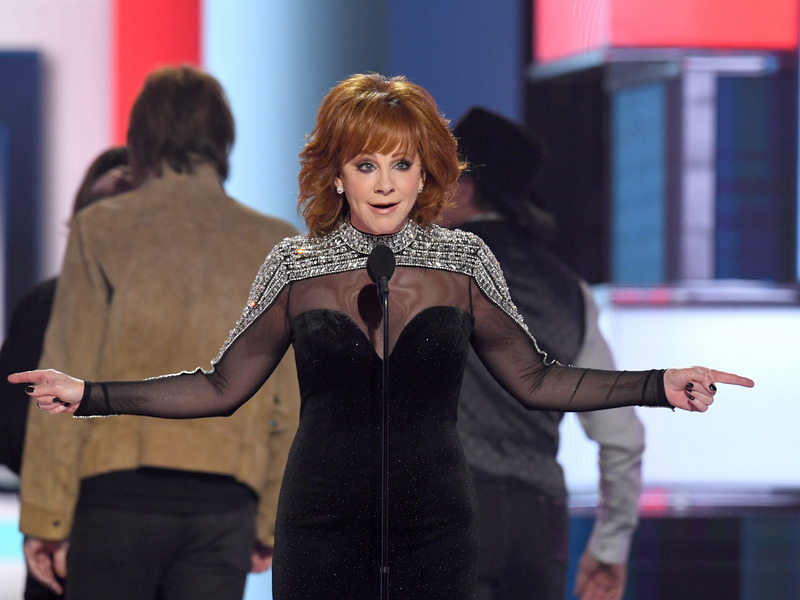 Reba Mcentire Sings With ‘the Voice’ Coaches Snoop Dogg, Gwen Stefani, And Michael Bublé For The First Time