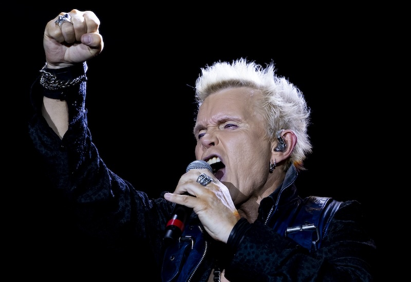 Billy Idol Performs “rebel Yell” On Top Of The Empire State Building