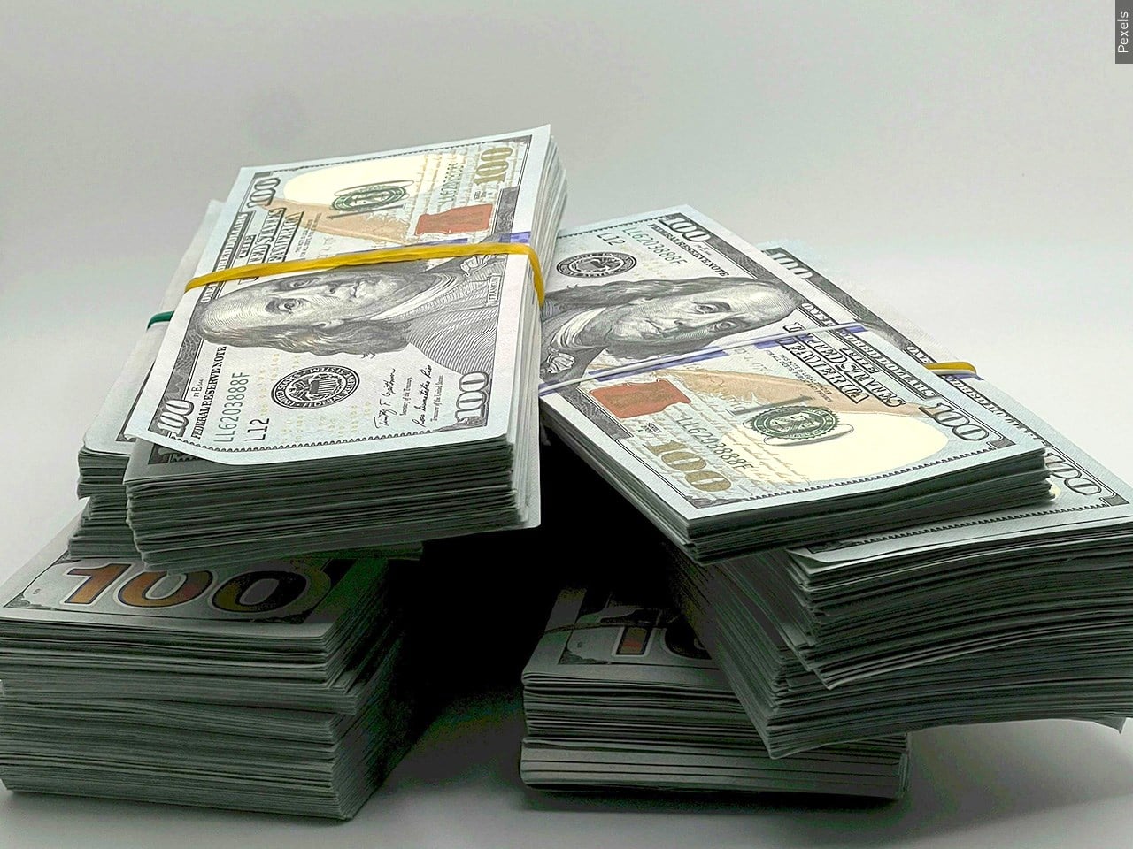 wdef.com - Associated Press - From unfilled gas tanks to fewer frills, retailers see US consumers rethink their spending