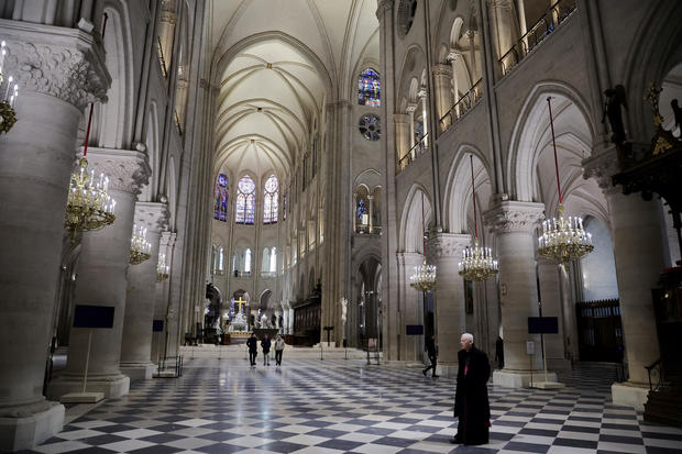 Notre Dame 2186767499