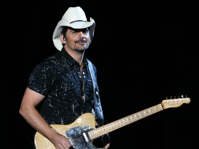 Brad Paisley Gave His Wife A “hilarious” Christmas Present Before She Underwent Vocal Cord Surgery