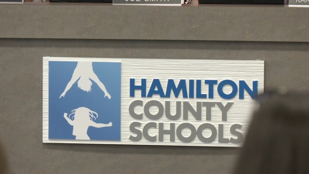 School Board Debates Classroom Phone Ban