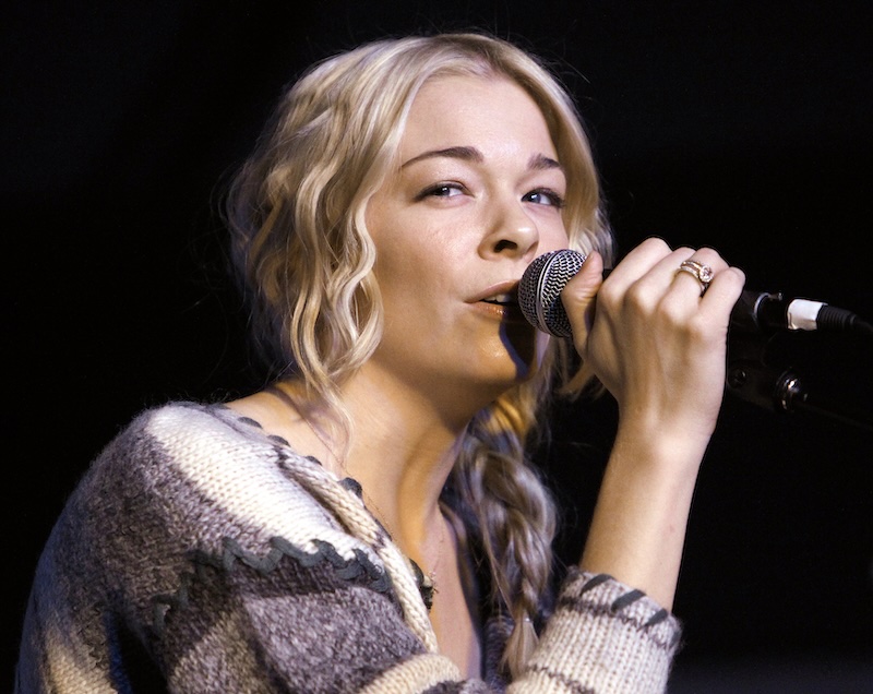 Leann Rimes’ Teeth Fell Out Of Her Mouth Mid Performance
