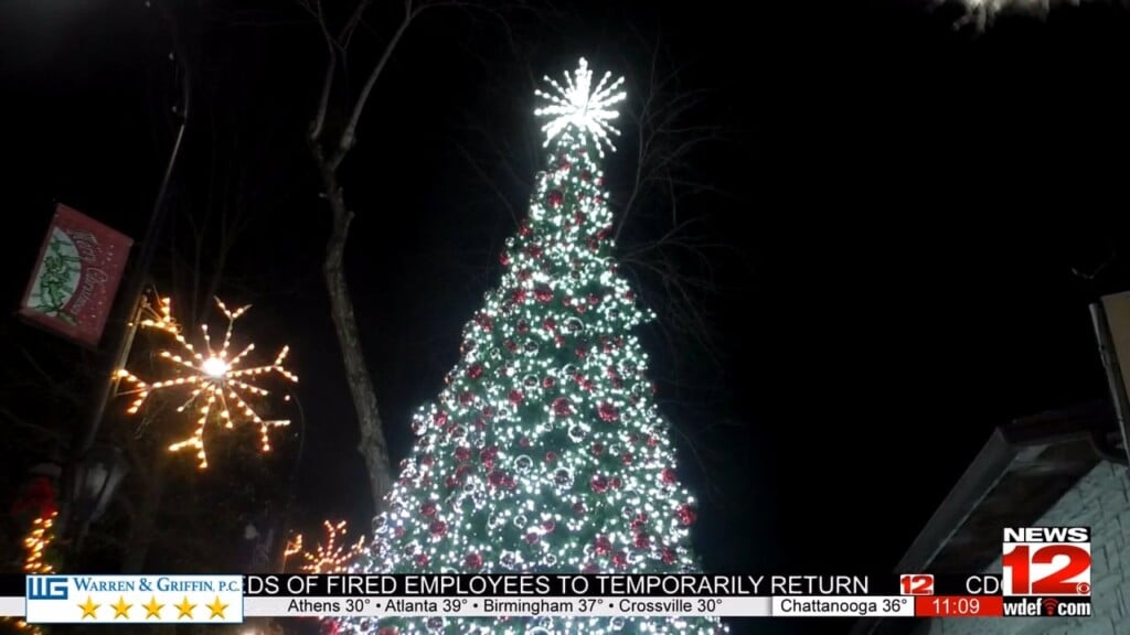 Chickamauga Community Gathers For Annual Christmas Tree Lighting