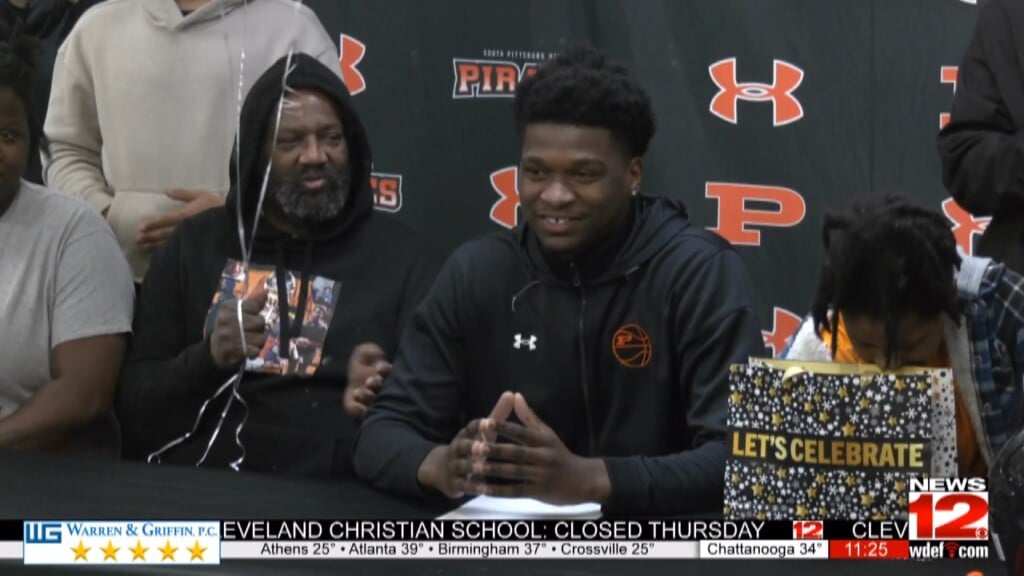 J.r.hardrick And Xavier Reviere Sign At South Pittsburg