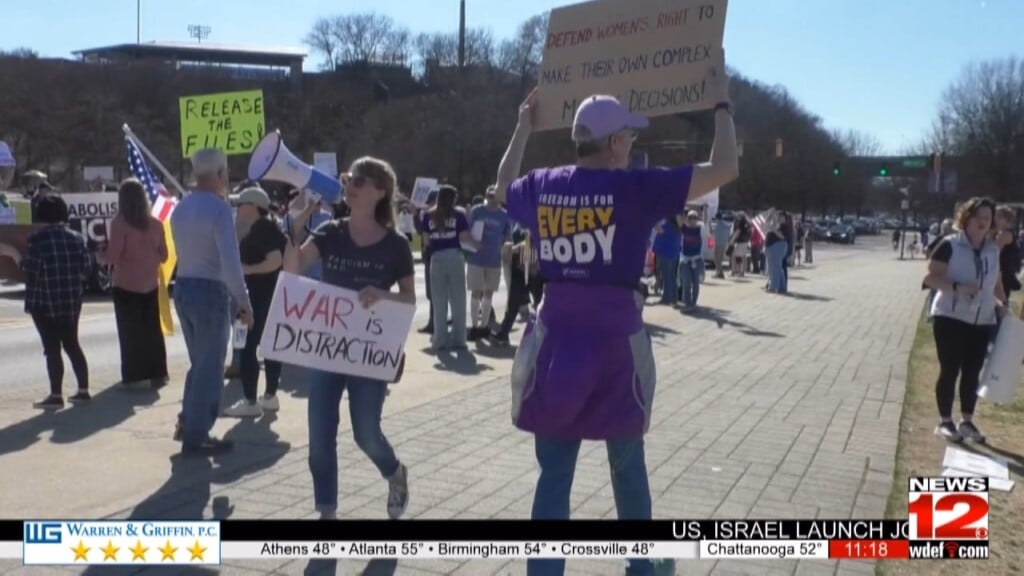 Protesters At Ross’s Landing Voice Concerns Over Ice And Strike On Iran