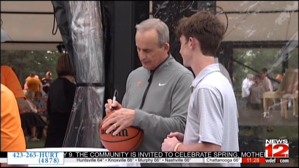 Rick Barnes Nearly Replaces Entire Roster After Elite Eight Run