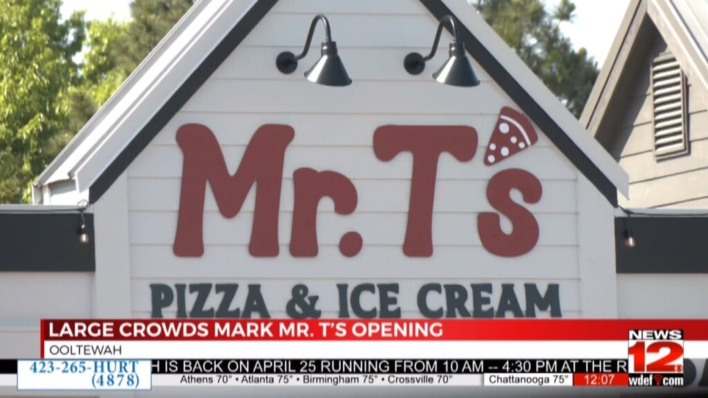 Crowds Come To Mr. T's Pizza Opening In Ooltewah