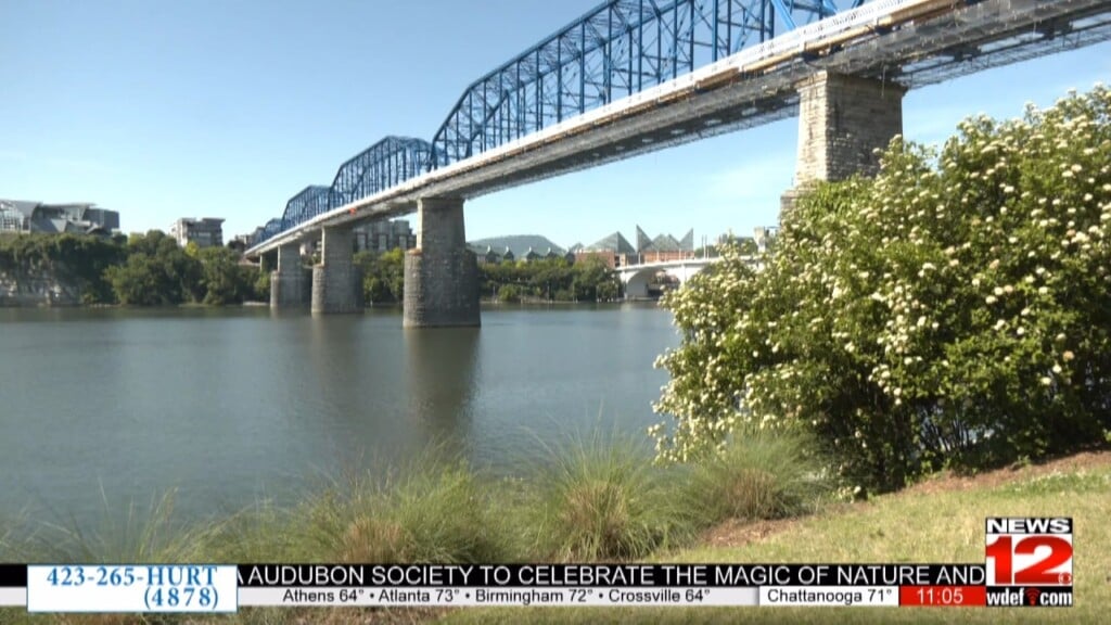 Mother’s Day Paddle Through Downtown