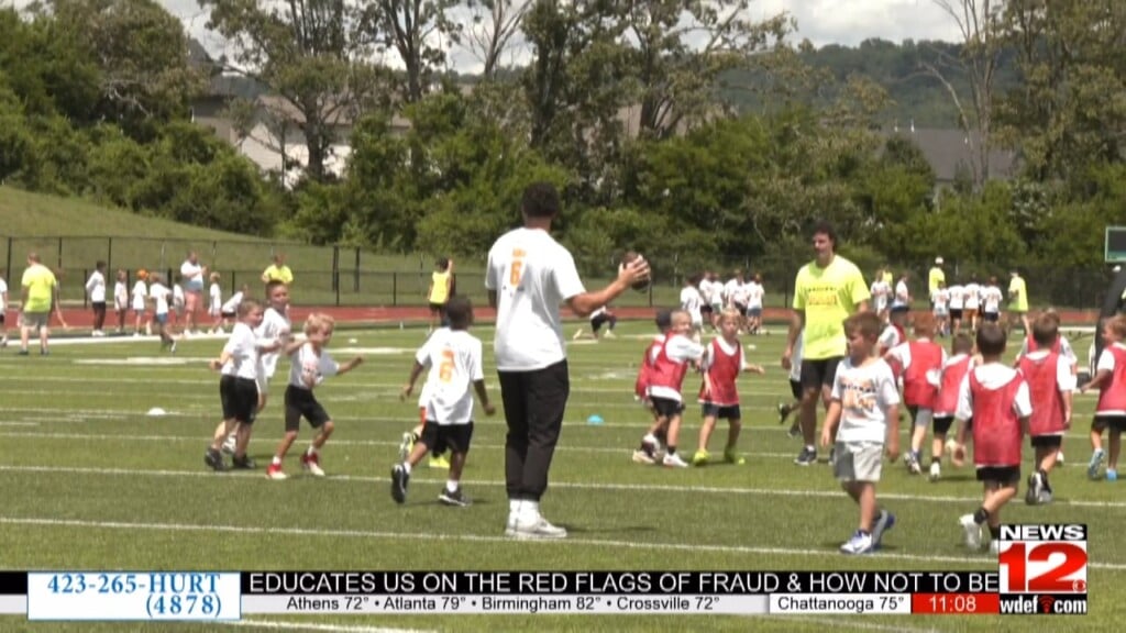 Joey Aguilar Hosts Youth Camp At East Hamilton High School