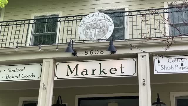 Dc: Covid: Market Uses Robots For Deliveries