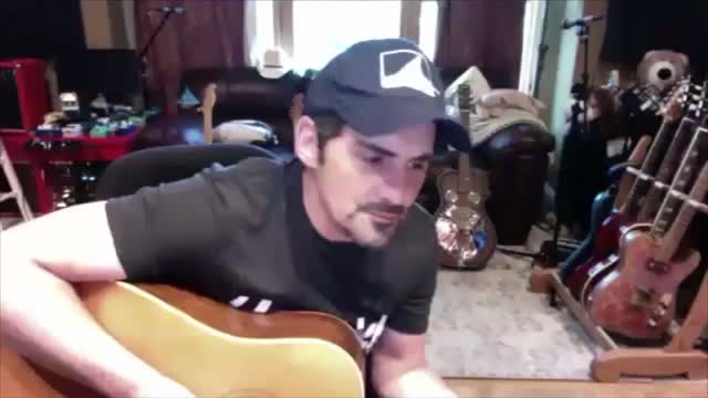 Ny: Brad Paisley Joins Friends In Driveway Convos
