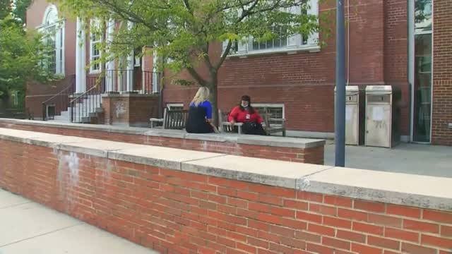 Ri: Tiktoker Gives $1k To Homeless Woman