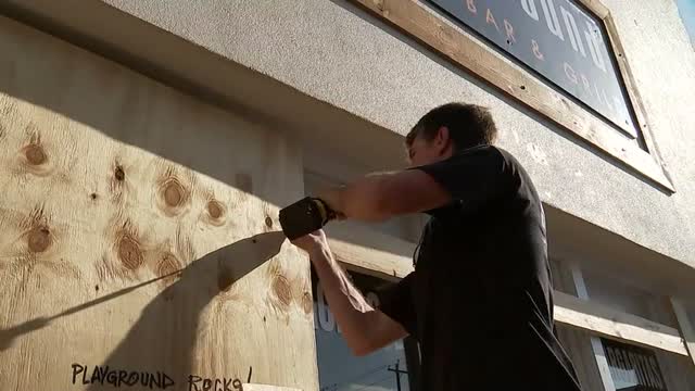 Tx: Laura Residents Evacuate, Prepare For Storm