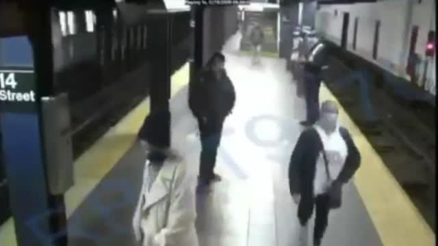 Ny: Woman Pushed Onto Subwway Tracks (on Cam)