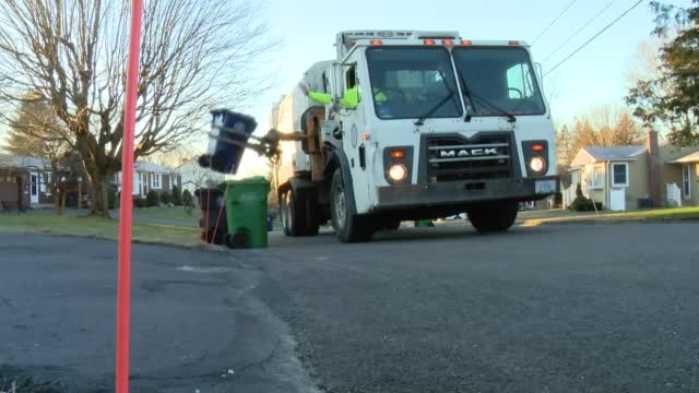 Ri: Garbageman Makes Sure To See Biggest Fan