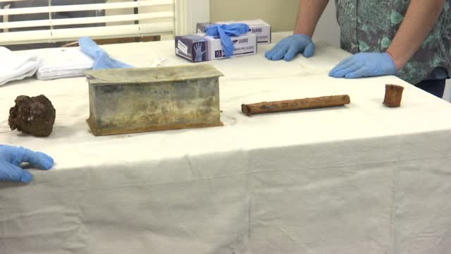 Sc: Time Capsule Found In Calhoun Monument Opened