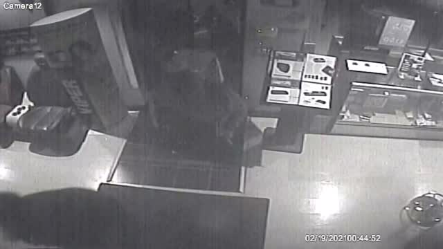 Ca: Thieves Steal $12k In Stereo Equipment (caught On Cam)