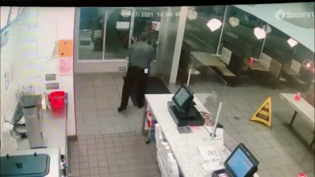Tx: Man Stabs Restaurant Manager Over Mask