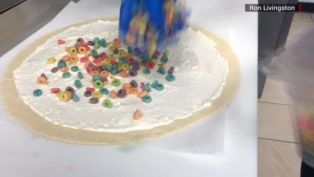 Moos: Pizza Made With Froot Loops Topping