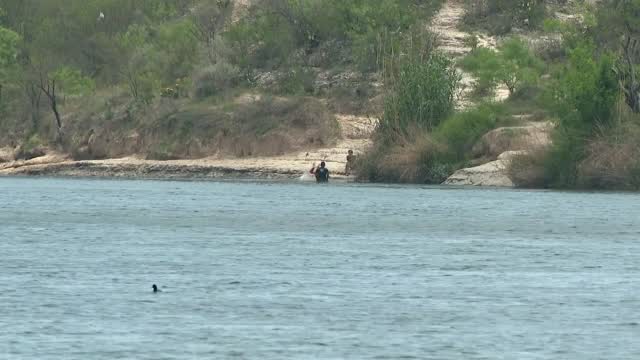 Tx: Record Numbers Of Immigrants Continue To Cross