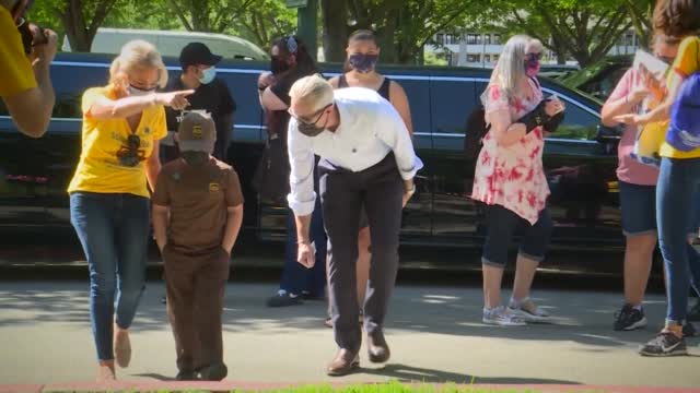 Ca: Make A Wish Kid Delivers Hope To Community