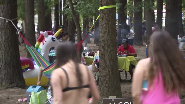 Nc: Se Rq:record Park Visitors/not Enough Staffing
