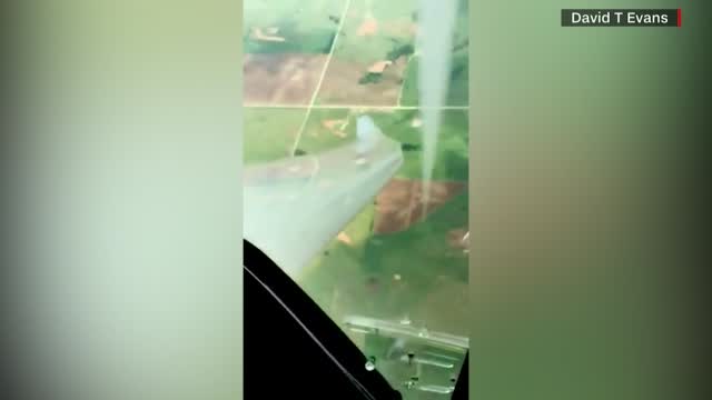 Jeanne Moos/pilot's Amazing Circle Around Twister