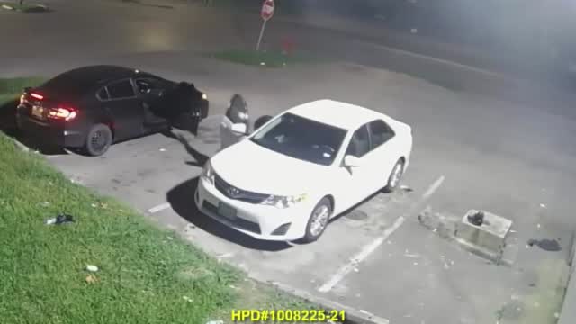 Mom Robbed At Gunpoint With Daughters In Car