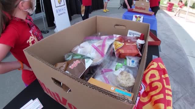 Kc Chiefs Host Cooking Competition For Charity