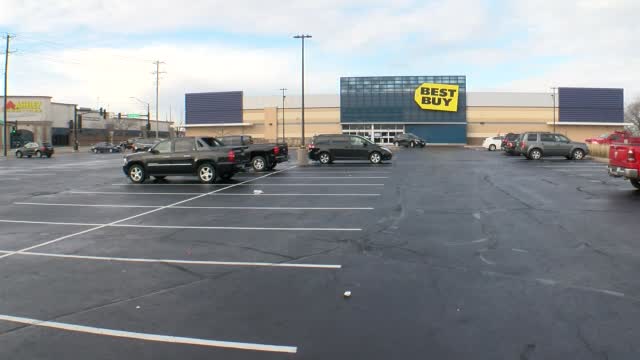 Large Groups Rob Best Buys On Black Friday