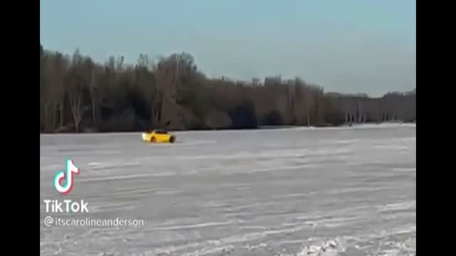 Can:woman Takes Selfie As Car Sinks Into Frozen River