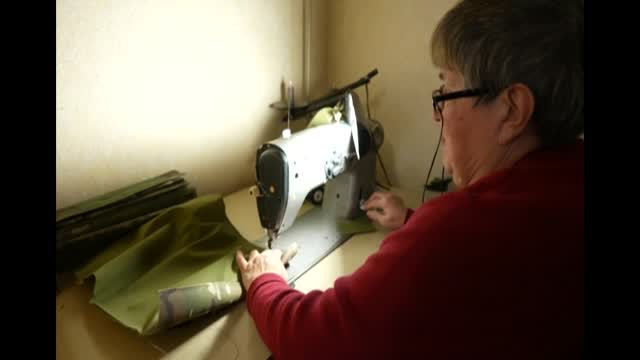 Ukrainians Making Homemade Body Armour For Military