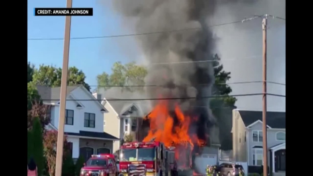 Ny: Amazon Driver Helps Family Escape House Fire