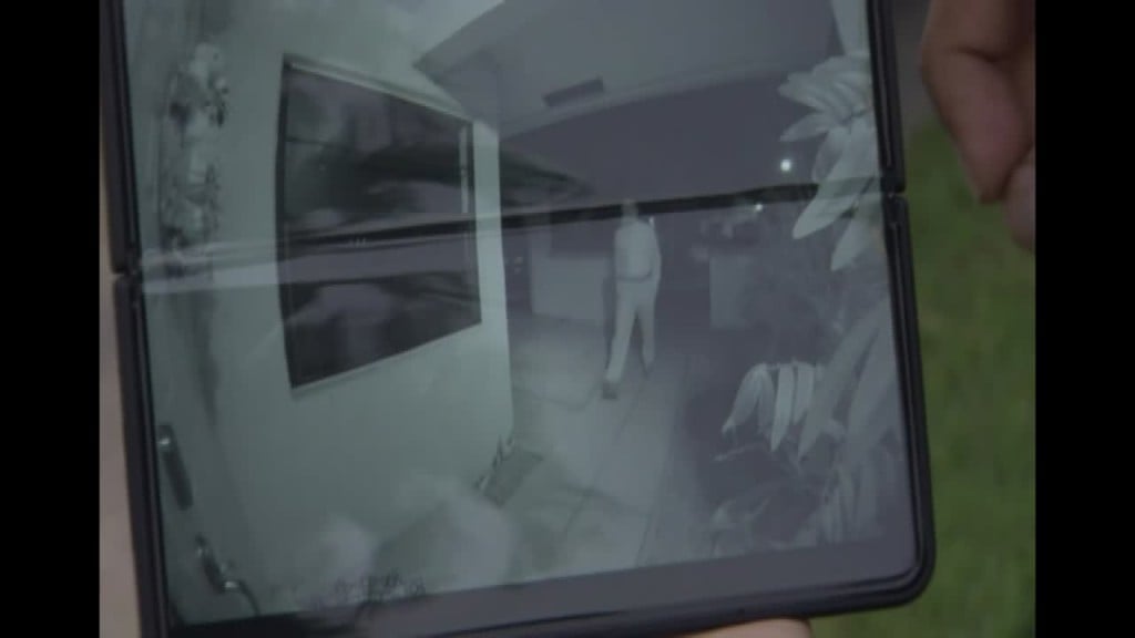 Fl: Man With Machete Knocking On Doors (on Cam)