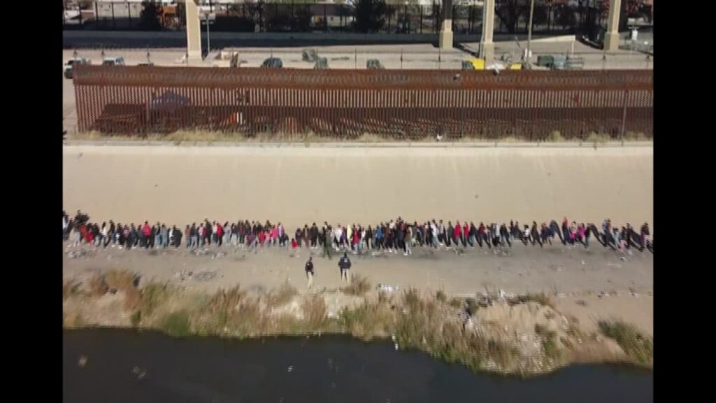Record Number Of Migrants Crossing U S Border
