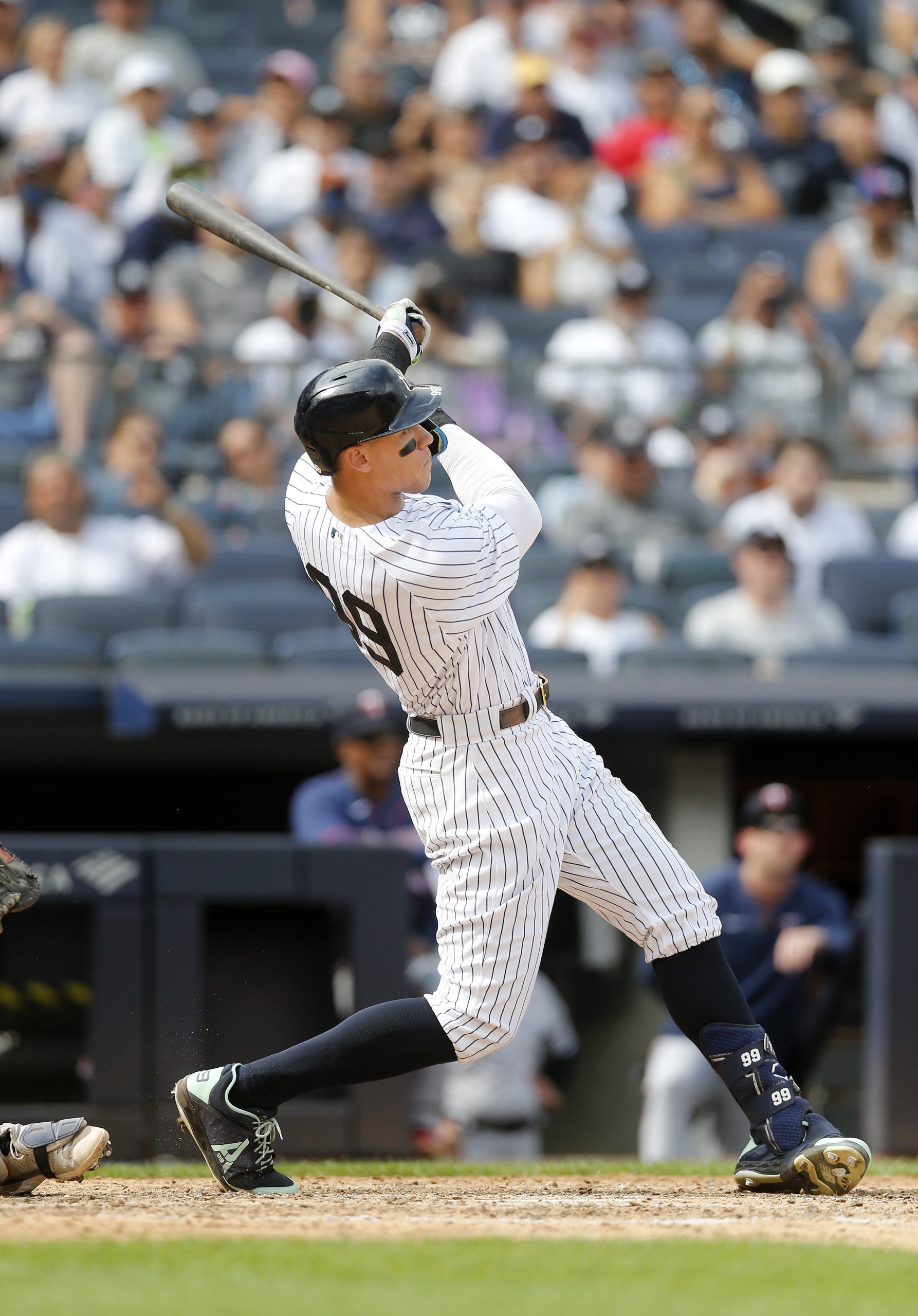 Aaron Judge hits 54th home run of season, tying Yankees record, then