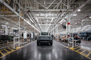 Rivian’s Founder Had An Early Advantage With His Electric Truck. Now Rivals Gm And Ford Are Closing In